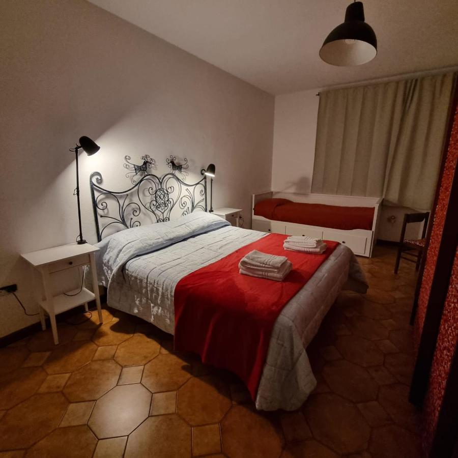 Sa Stiddiosa Guesthouse Gadoni Eksteriør bilde